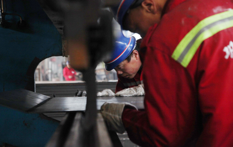 勞動節里的鋼模板工人