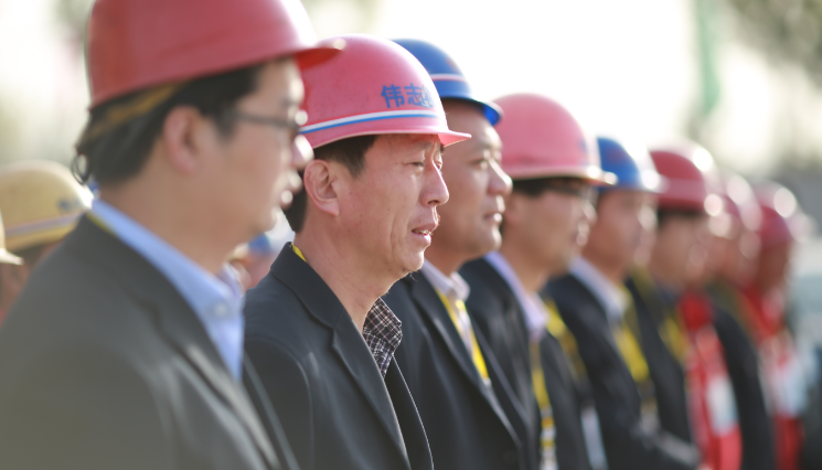 勞動節里的鋼模板工人