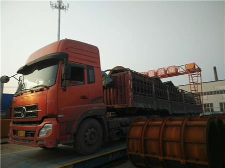 偉志廠家給濟(jì)洛高速承臺(tái)模板發(fā)貨中