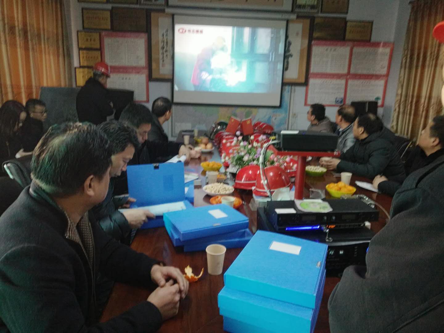 歡迎鞏義市安監(jiān)局靳振華書(shū)記一行到偉志模板視察安全生產(chǎn)工作