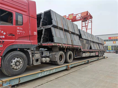 箱梁鋼模板抽拉內模發往信陽工地