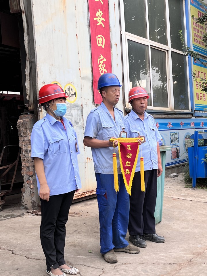 偉志鋼模板企業(yè)文化構(gòu)建,頒發(fā)流動(dòng)紅旗