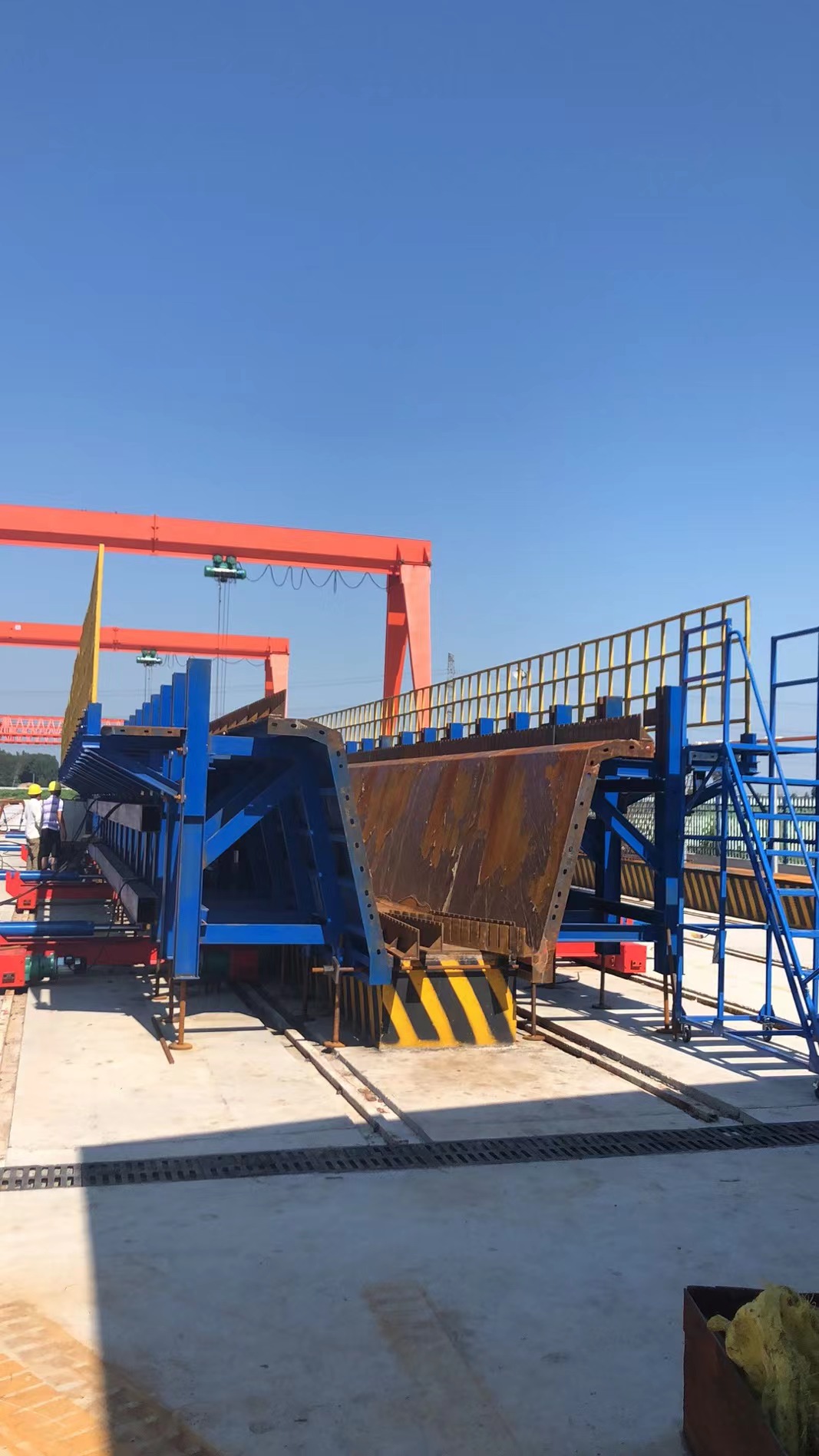 液壓箱梁鋼模板的特點(diǎn)分析